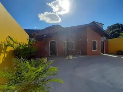 Casa grande com piscina churrasqueira e garagem Praia do Lázaro Ubatuba