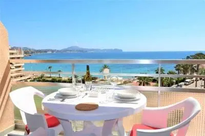 3F 1ª línea de playa con vistas al mar