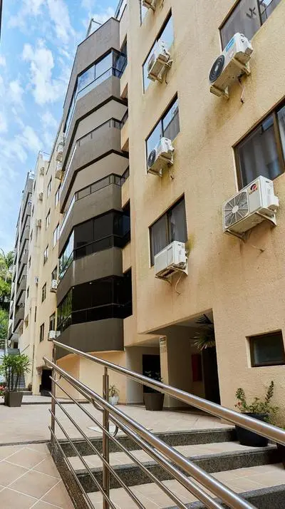844 Apto sobre Avenida Bombinhas