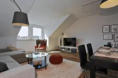'Traveller lodge' großzügiges Apartment - 3 BR, 10min to Hbf, full kitchen, homeoffice, Netflix, Wifi