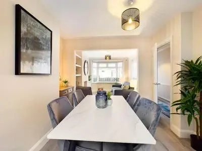 It's Broadway Baby! Great house close to City Centre