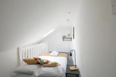 StayRight Cosy Mezzanine Flat in Vibrant Area - Walking Distance to Central Cardiff