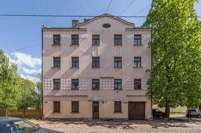 Top-Floor Studio with Courtyard View in UNESCO Area, Murnieku street Residence