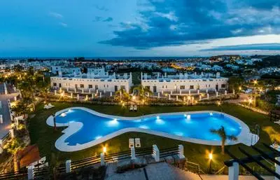 Luxury Apartment with Private Garden & Solarium, Sunset Golf, Marbella, Estepona