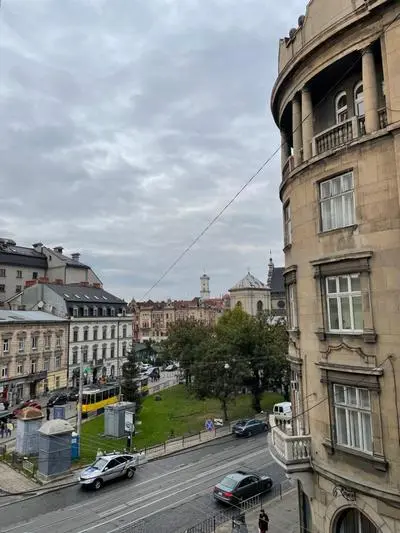 Metropolis apartment on Pekarska 2