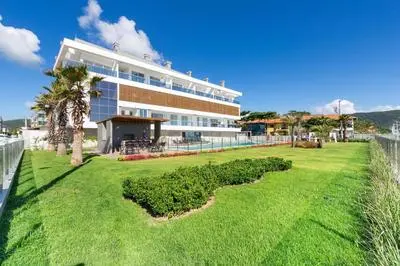Solar do Atlântico 101 – Oceanfront Building - 2 Suites - 2 Parking Spaces | Bombas Beach