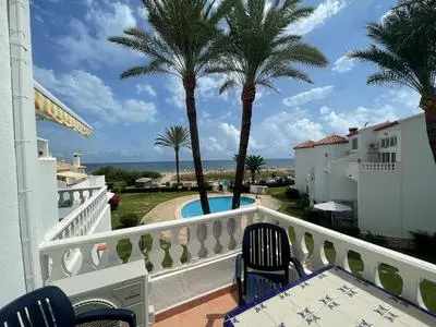 Playa Del Sol, 1 dormitorio frente al mar, by Bookindenia