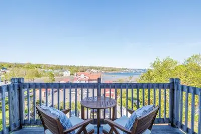 Top Floor Condo w/ Ocean Views [Admirals Quarters]