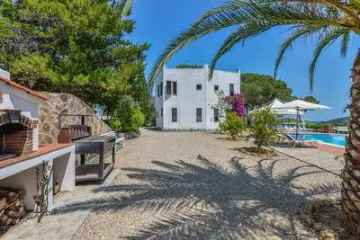 Villa Ottagonale