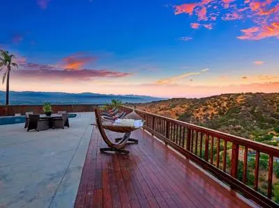 MULHOLLAND HILLS RETREAT W/BEST VIEWS IN LA