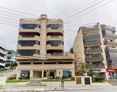 1038 Apto sobre Avenida con vista lateral para o Mar