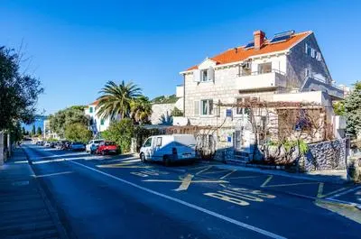 Modern apartment in Dubrovnik, 54 m² with sea and garden view