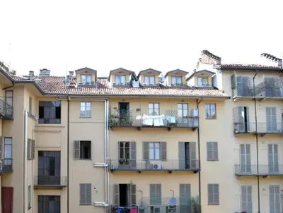 ROSSO MAGENTA - Luminoso loft in centro e a due passi dalla stazione