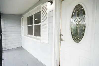 Units near USF - RubyRoom, RedRoom, Emerald Place