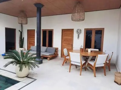 Tropical Villa Homestay with cute pets