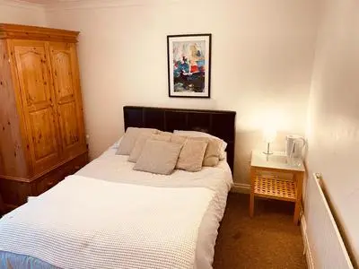 Aston Henry James William Street Close to Reading Town Centre