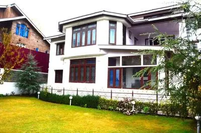 Feather Stays - 4 BHK Apartment in a Villa