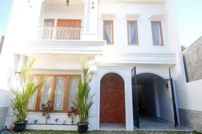 Urbanview Syariah Loji Arum Stasiun Klaten by RedDoorz