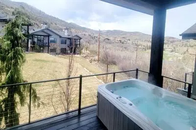 4bd luxury stay! Easy access to skiing.