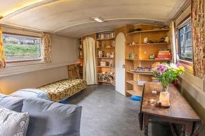 Off-Grid Living on Spacious Widebeam