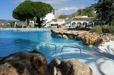 Los Crisantemos Family house with garden and pool