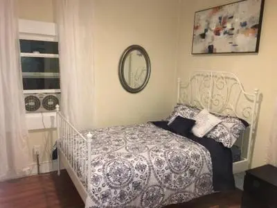 DTLA Oasis Private Bedroom with Exclusive Laundry - Steps to the Heartbeat of LA
