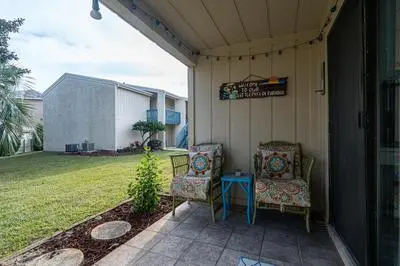 Cozy Beach Oasis 2 Bdrm Condo in Destin