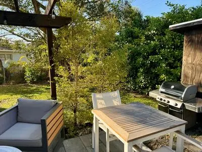 HOT TUB HOUSE ON GOLF COURSE! 10 MINs TO THE BEACH