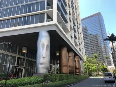 41st Floor Icon Brickell Corner 2 bed/2bath with Bay and CityView • 5 star SPA