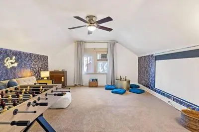 Downtown Escape: 3Br - Game/Movie room - Foosball