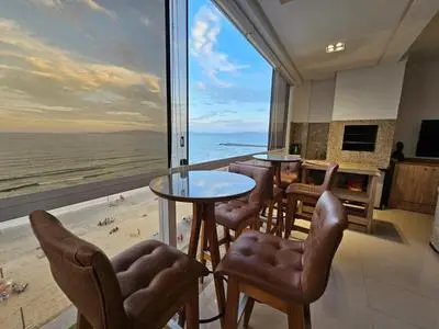 Pé na Areia frente mar centro área nobre Itapema 3 Suítes, 2 garagens