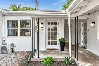 1941 Washington 1 Stunning newly updated apartment