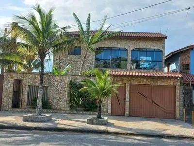Linda casa com piscina próximo ao mar