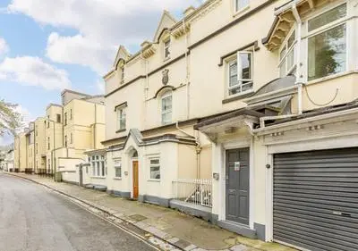 2 Bed in Torquay oc-w28110