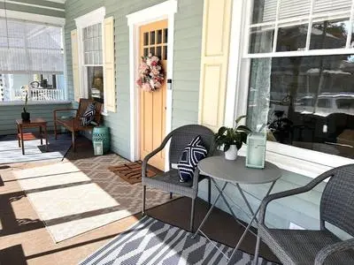 The Auggie Historic Home with putting green
