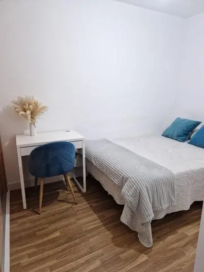Quarto com banheiro privado em apartamento familiar