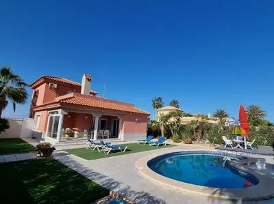 Casa Flamingo- 3 Bedroom Villa with Private pool and gardens