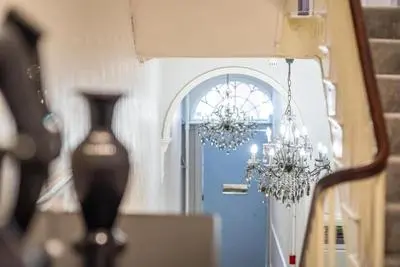 Rodney St Georgian Townhouse Apartmemt