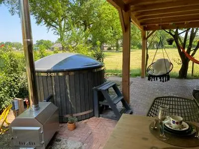 Luxe lodge met hottub op het platteland
