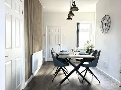 Stylish home in York - Free Wifi & Parking - Close to Racecourse & City Centre