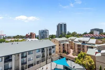 East Perth Luxe Penthouse Views & Style