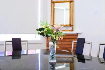 Comfy Family Home @ Kingsgrove Sleeps 7 with 2 Bathrooms & Parking