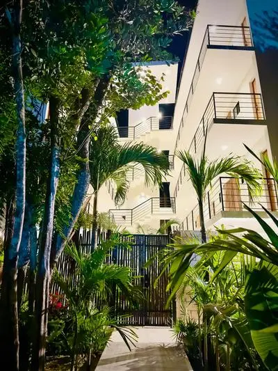 Downtown Penthouse with Private Pool, Rooftop Pool and Gym, short distance from Beaches, Restaurants & Nightlife