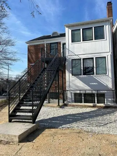 Newly renovated 2 bed DC #3