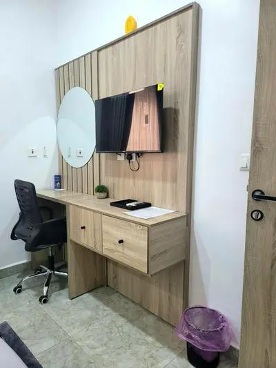 BDA APARTMENT - One Bedroom with Parlor, Free Wi-Fi, Netflix, Smart TV, Kitchen, PlayStation 4, 24 Hours Electricity, Located In Wuse