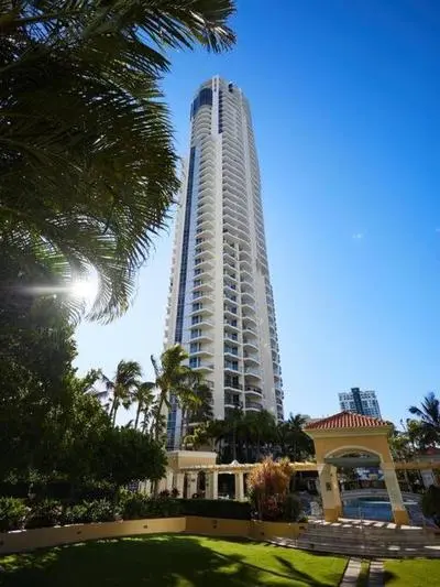 Oceanview 3 Bedroom Apartment in Surfers Paradise - Serain Residences