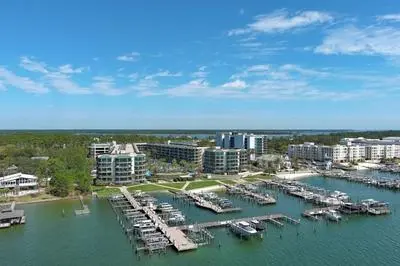Charming 2bd/2ba w/ Bay View, Pool w/ Lazy River