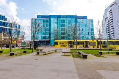 Stylish Media City Studio, Sleeps 3, Darts Board, Smart TV, Long Term Disc