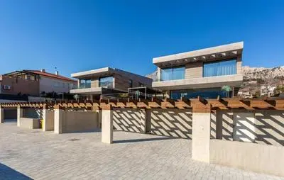 Luxusvilla Lorkia mit Pool