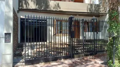 amplia y confortable casa en la principal calle gastronómica de la provincia